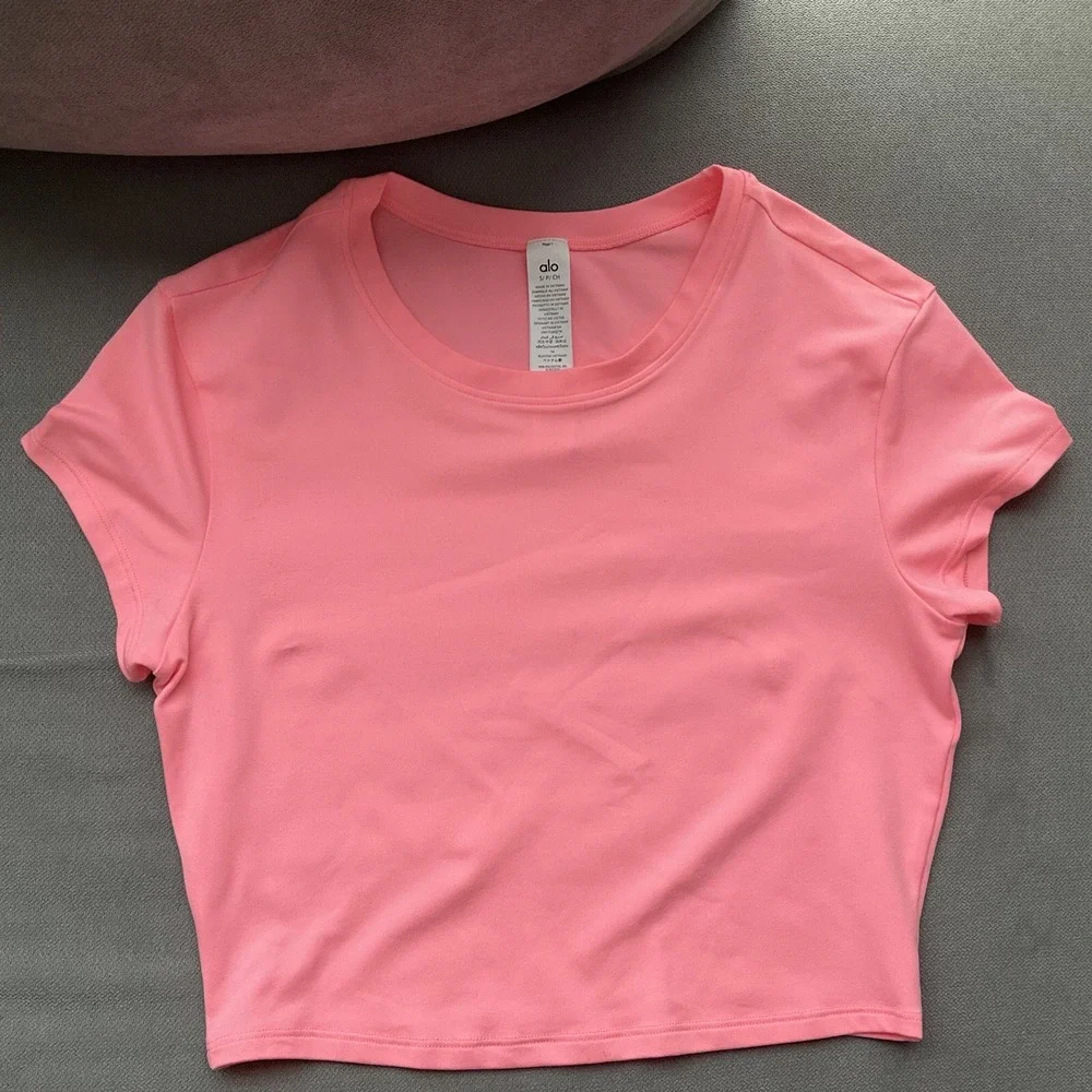 Alo Yoga Alosoft Crop Finesse Short Sleeve Neon Bubblegum S